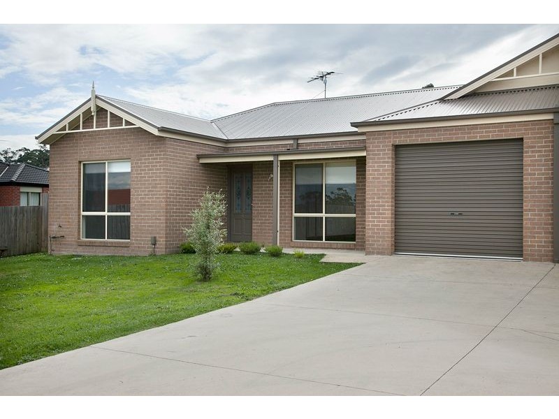 4/3 Bambra Court, Drouin VIC 3818