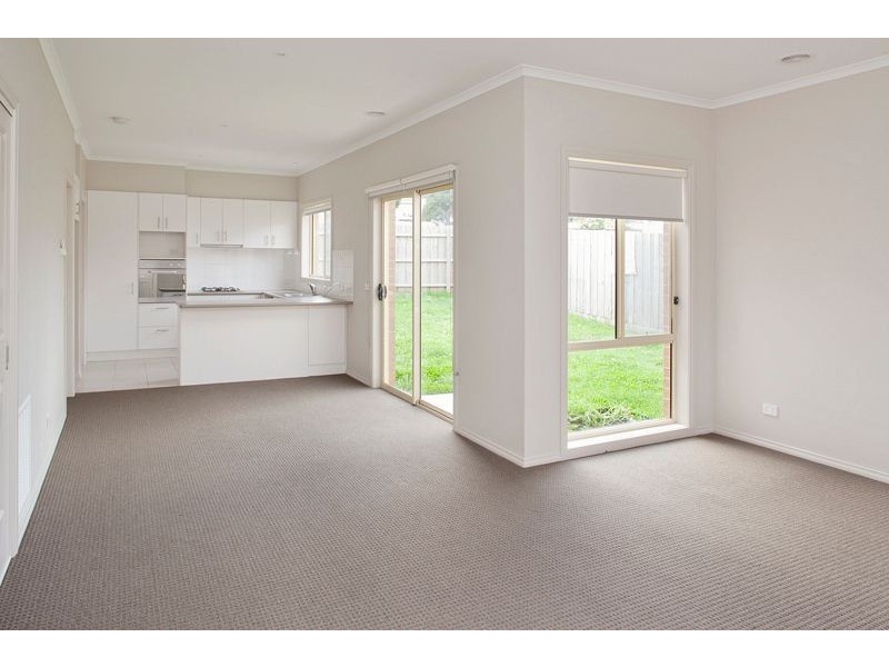 4/3 Bambra Court, Drouin VIC 3818