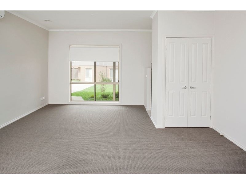 4/3 Bambra Court, Drouin VIC 3818