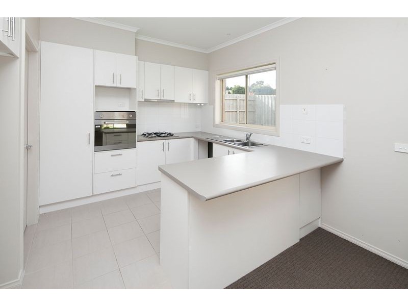 4/3 Bambra Court, Drouin VIC 3818
