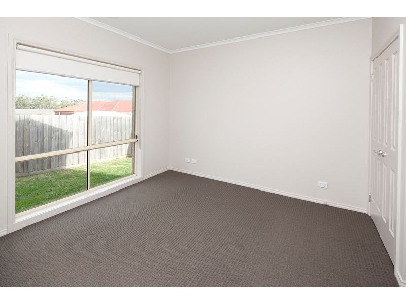 4/3 Bambra Court, Drouin VIC 3818