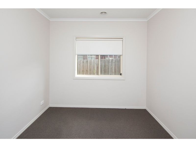 4/3 Bambra Court, Drouin VIC 3818