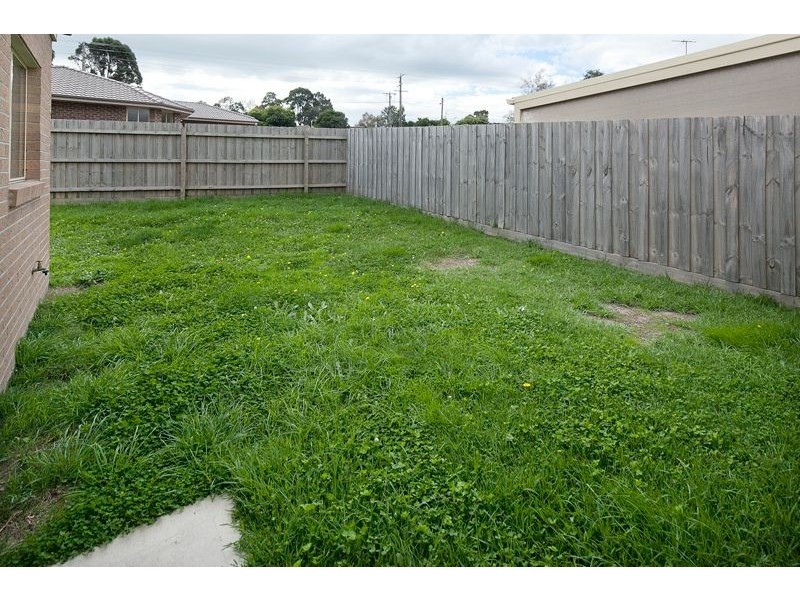 4/3 Bambra Court, Drouin VIC 3818