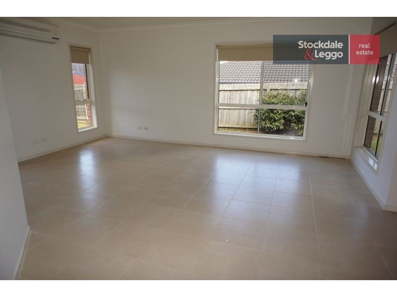 44 Springwater Drive, Drouin VIC 3818