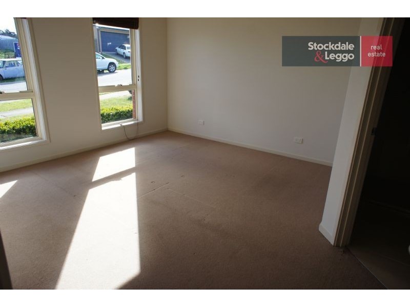 44 Springwater Drive, Drouin VIC 3818