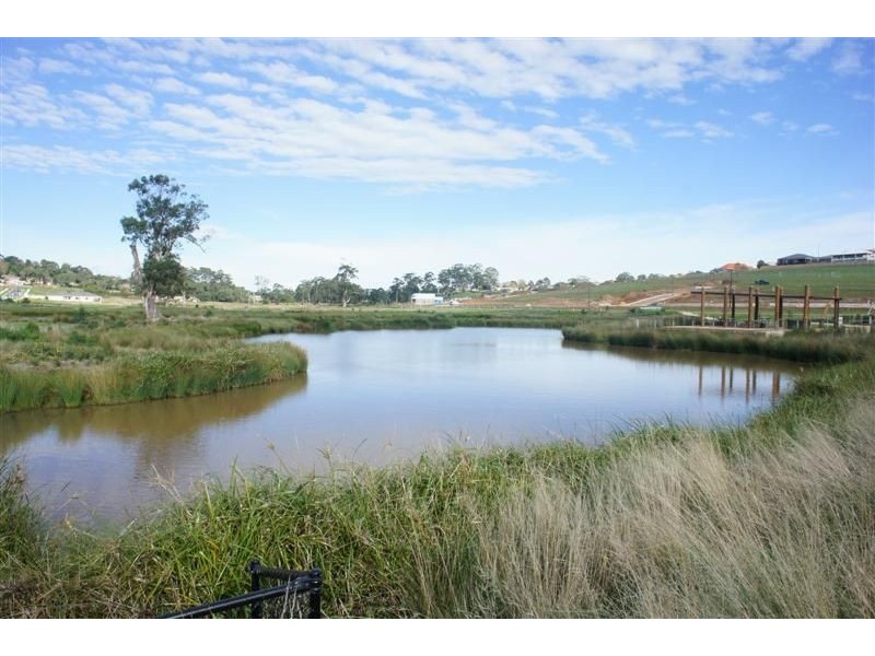 83 Jackson Drive, Drouin VIC 3818