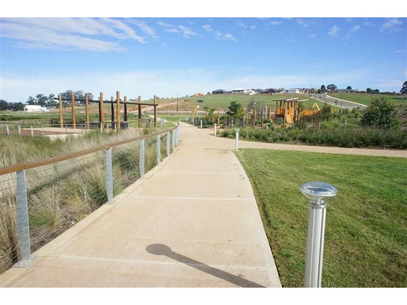 83 Jackson Drive, Drouin VIC 3818