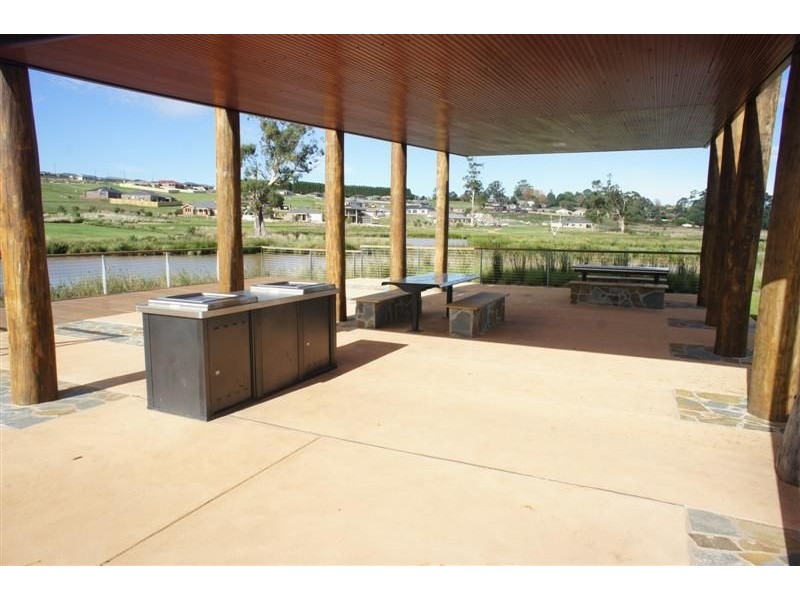 83 Jackson Drive, Drouin VIC 3818