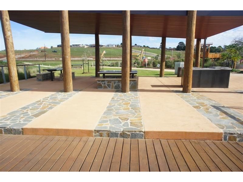 83 Jackson Drive, Drouin VIC 3818