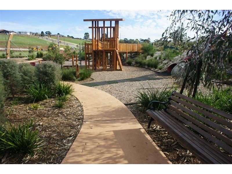 83 Jackson Drive, Drouin VIC 3818