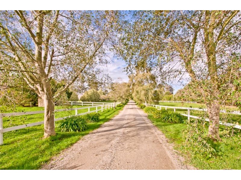 6 Robyn Court, Drouin VIC 3818