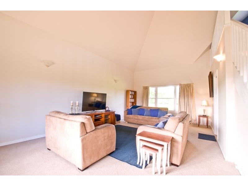 6 Robyn Court, Drouin VIC 3818