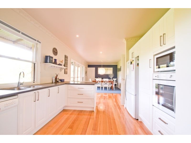 6 Robyn Court, Drouin VIC 3818