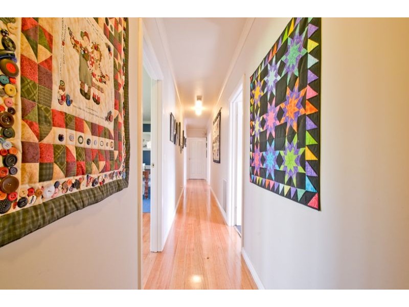 6 Robyn Court, Drouin VIC 3818