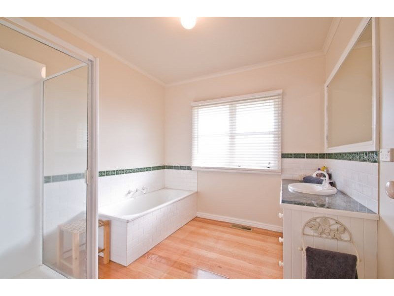 6 Robyn Court, Drouin VIC 3818