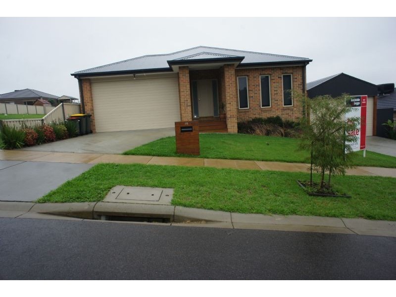 20 Valleyview Grove, Drouin VIC 3818