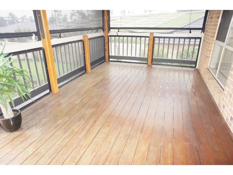 20 Valleyview Grove, Drouin VIC 3818