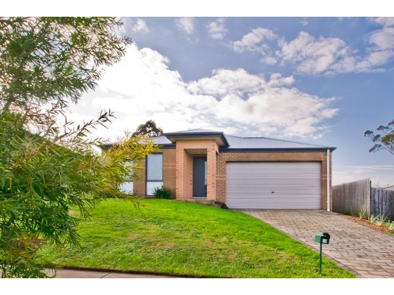 12 Sutherland Way, Drouin VIC 3818