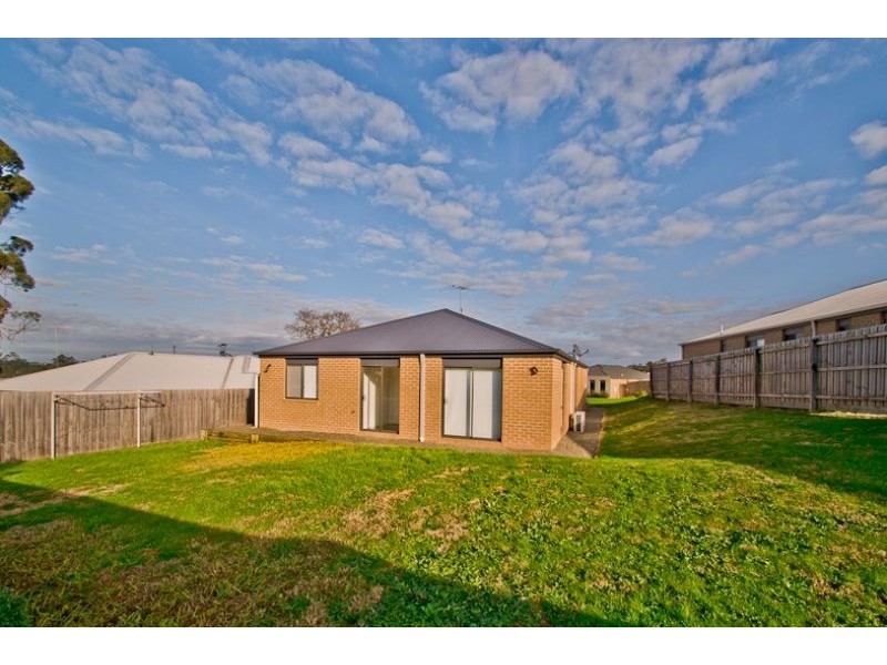 12 Sutherland Way, Drouin VIC 3818