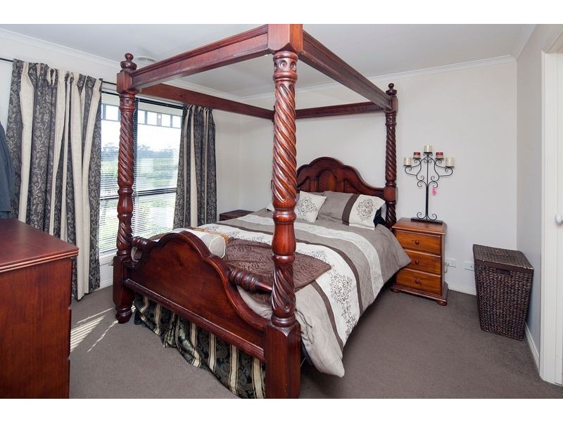 20 Clifford Drive, Drouin VIC 3818