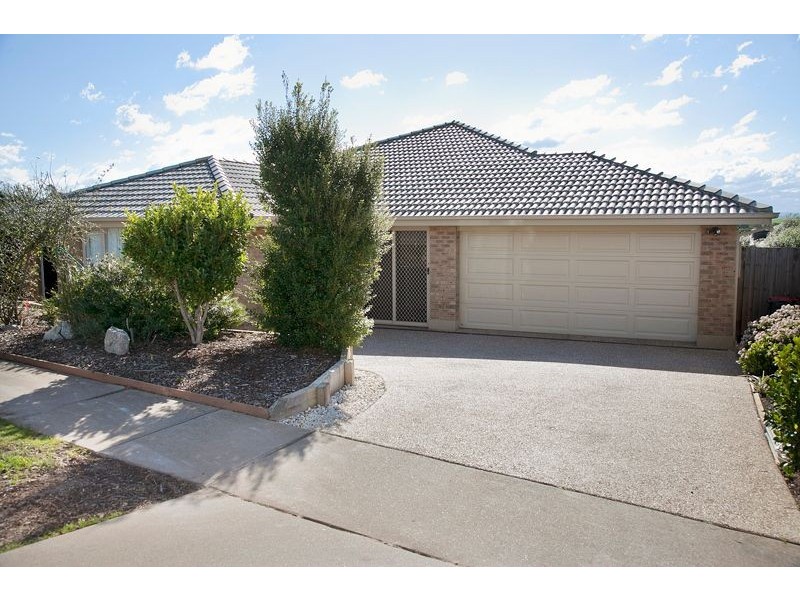 69 Walker Drive, Drouin VIC 3818