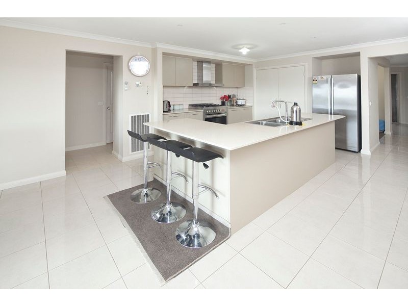 69 Walker Drive, Drouin VIC 3818