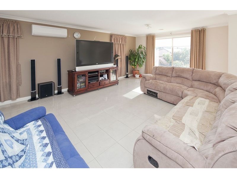 69 Walker Drive, Drouin VIC 3818