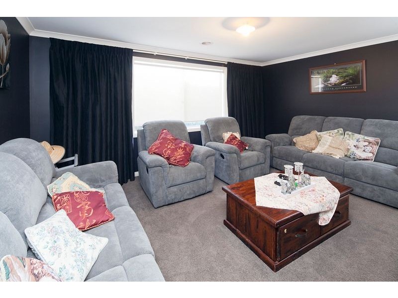 69 Walker Drive, Drouin VIC 3818