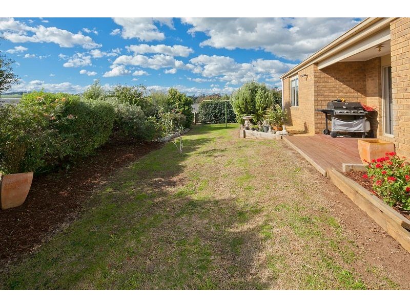 69 Walker Drive, Drouin VIC 3818