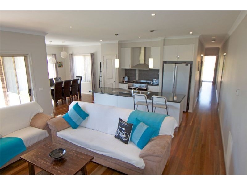 28 Valleyview Grove, Drouin VIC 3818