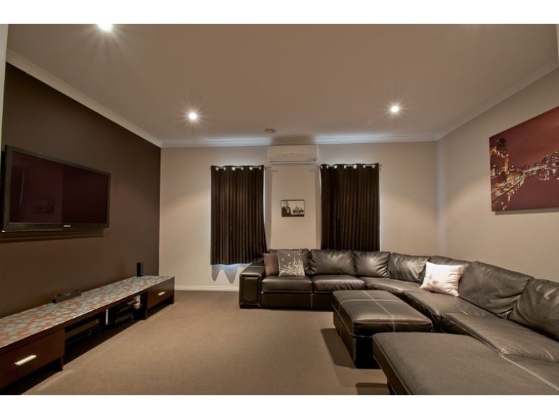 28 Valleyview Grove, Drouin VIC 3818