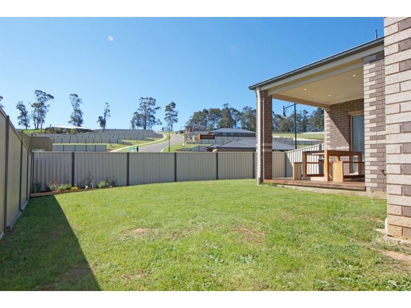 28 Valleyview Grove, Drouin VIC 3818