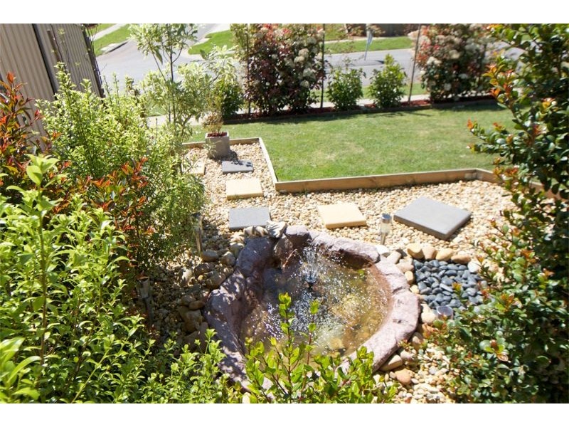 28 Valleyview Grove, Drouin VIC 3818