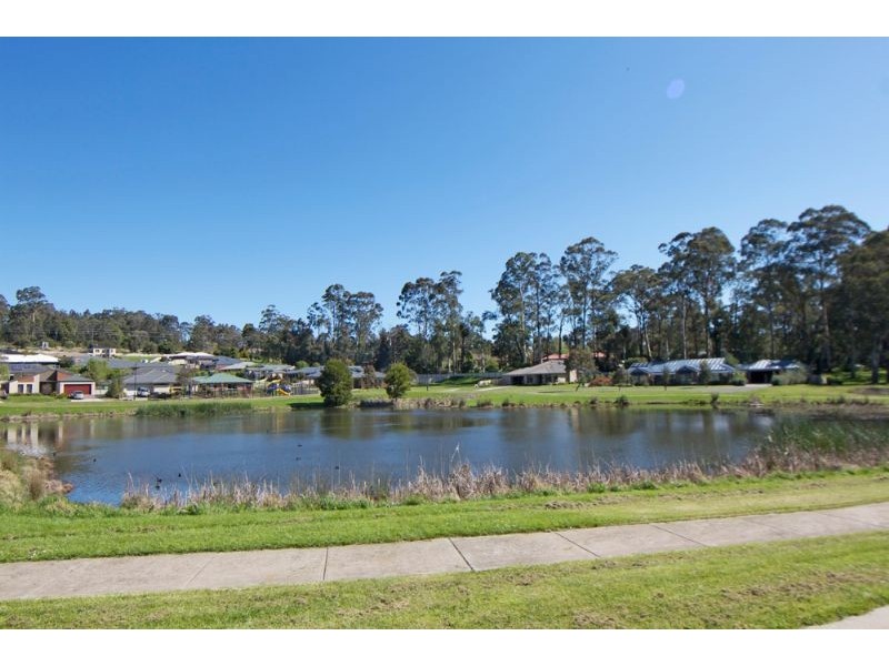 28 Valleyview Grove, Drouin VIC 3818