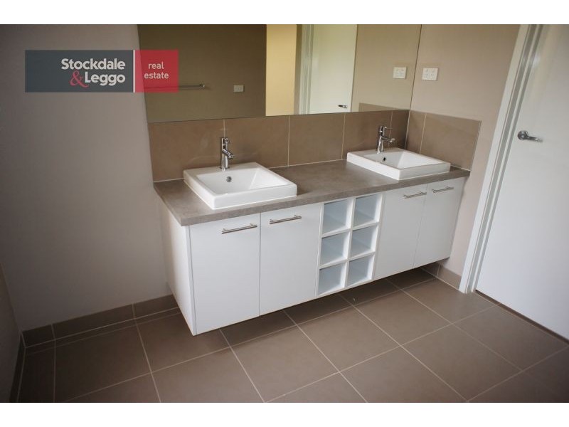 20 Mineral Court, Drouin VIC 3818