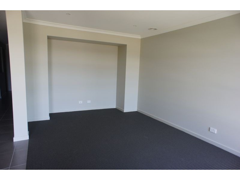 46 Empire Avenue, Drouin VIC 3818
