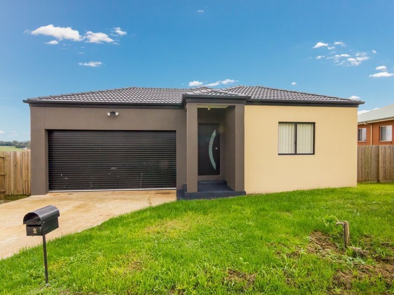 2 Burrita Court, Drouin VIC 3818