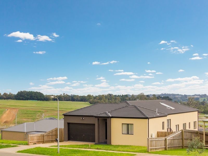 2 Burrita Court, Drouin VIC 3818