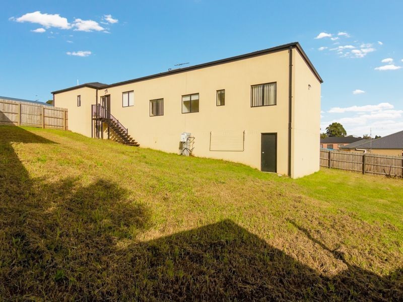 2 Burrita Court, Drouin VIC 3818