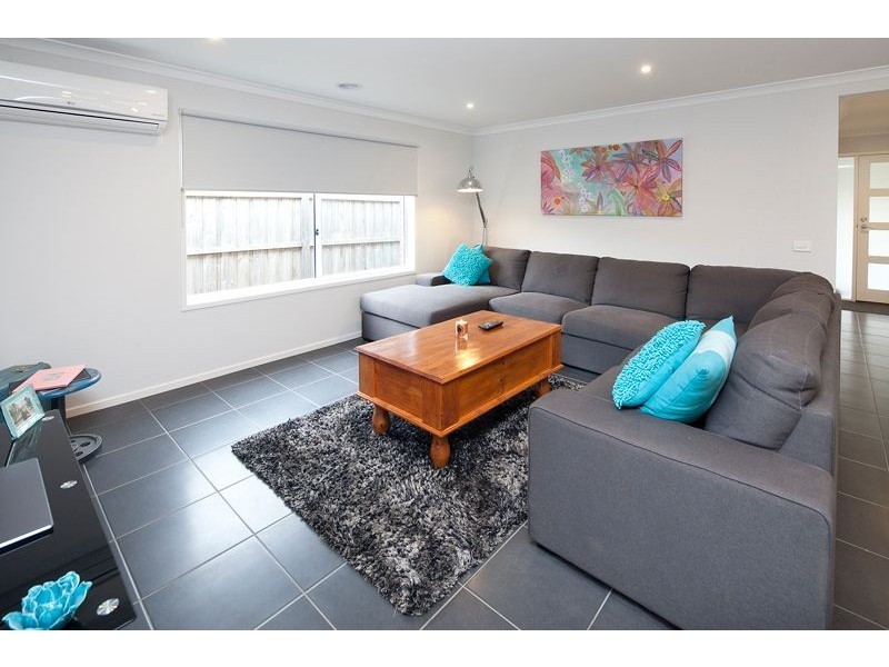 25 Holland Street, Drouin VIC 3818