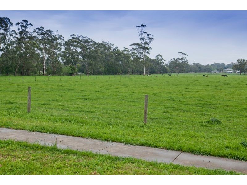 25 Holland Street, Drouin VIC 3818