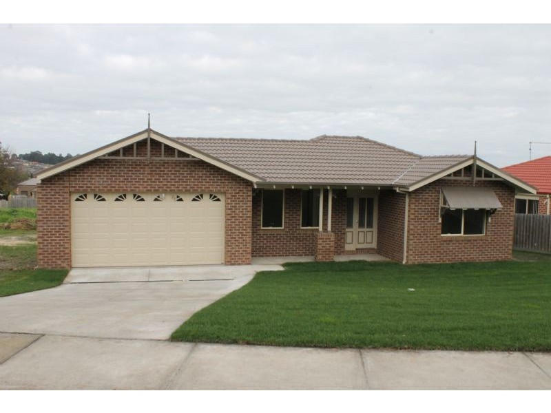 92 Church Street, Drouin VIC 3818