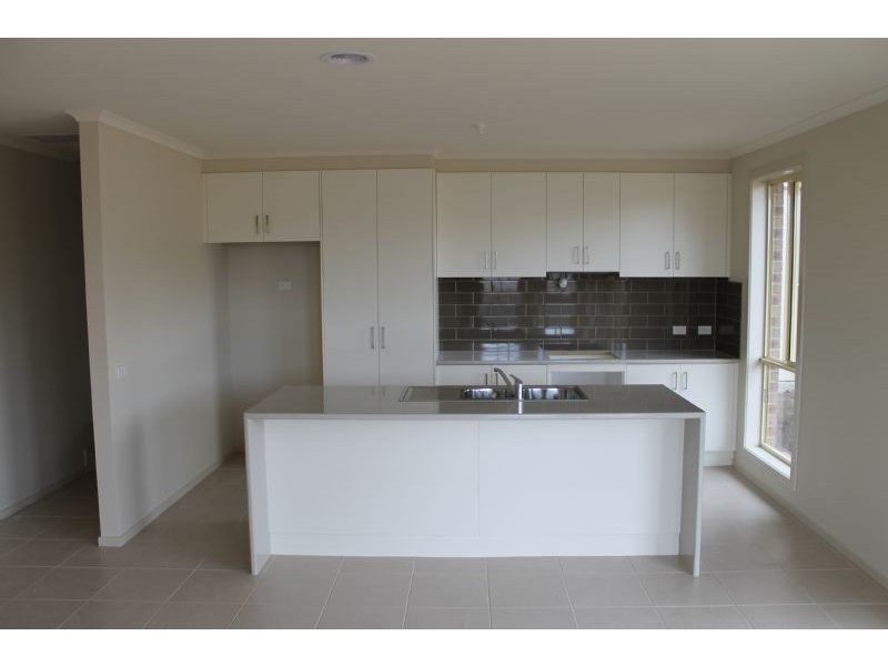 92 Church Street, Drouin VIC 3818
