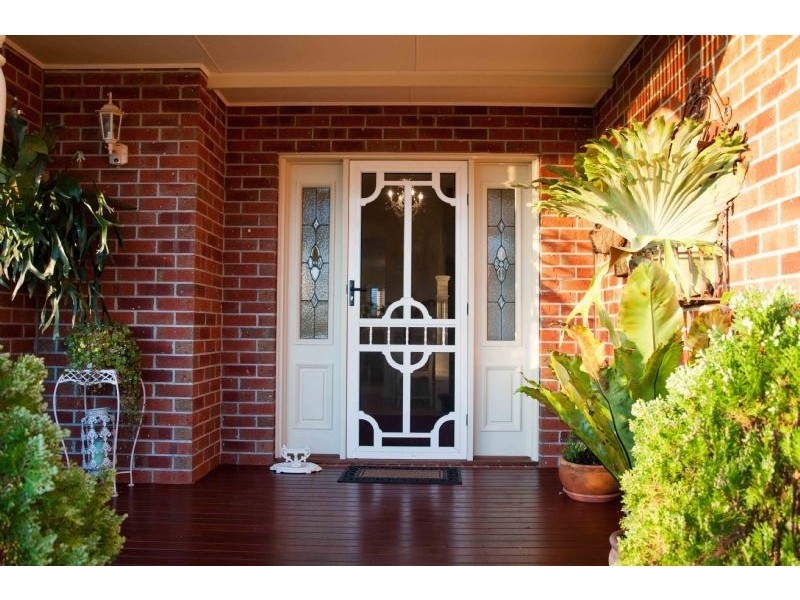 11 Wordsworth Court, Drouin VIC 3818