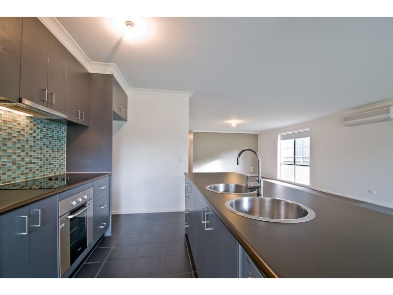 12 Sutherland Way, Drouin VIC 3818