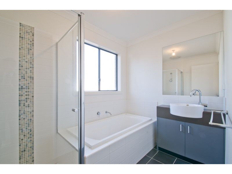 12 Sutherland Way, Drouin VIC 3818