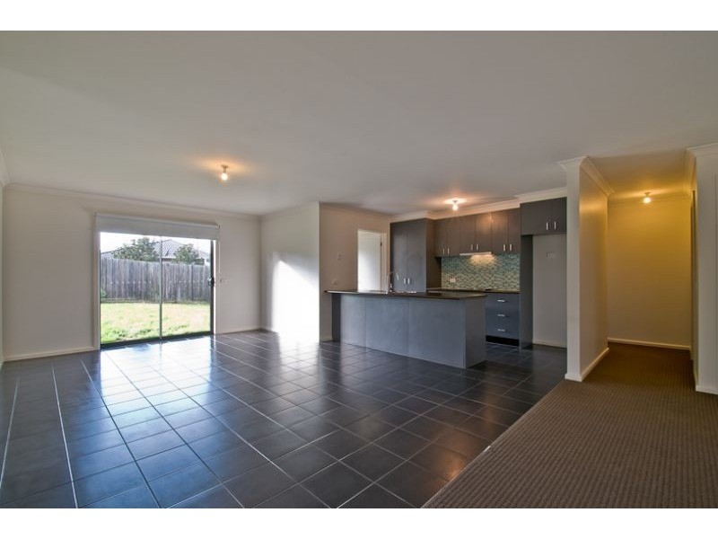 12 Sutherland Way, Drouin VIC 3818