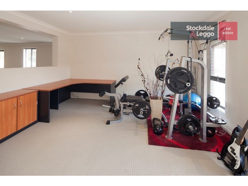 17 Lakeside Court, Drouin VIC 3818