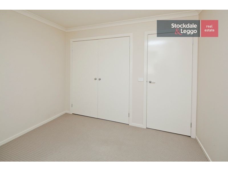 17 Lakeside Court, Drouin VIC 3818