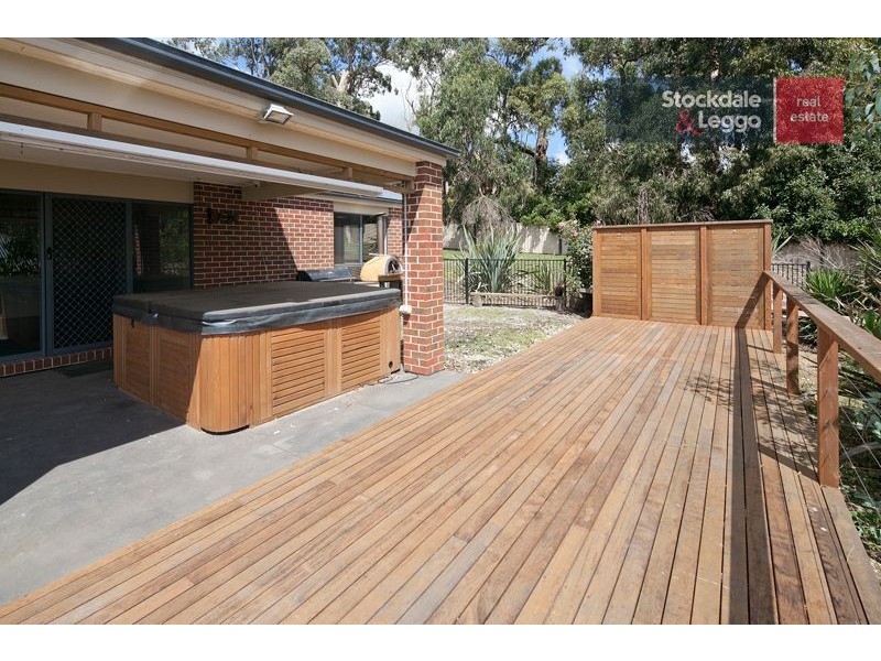 17 Lakeside Court, Drouin VIC 3818